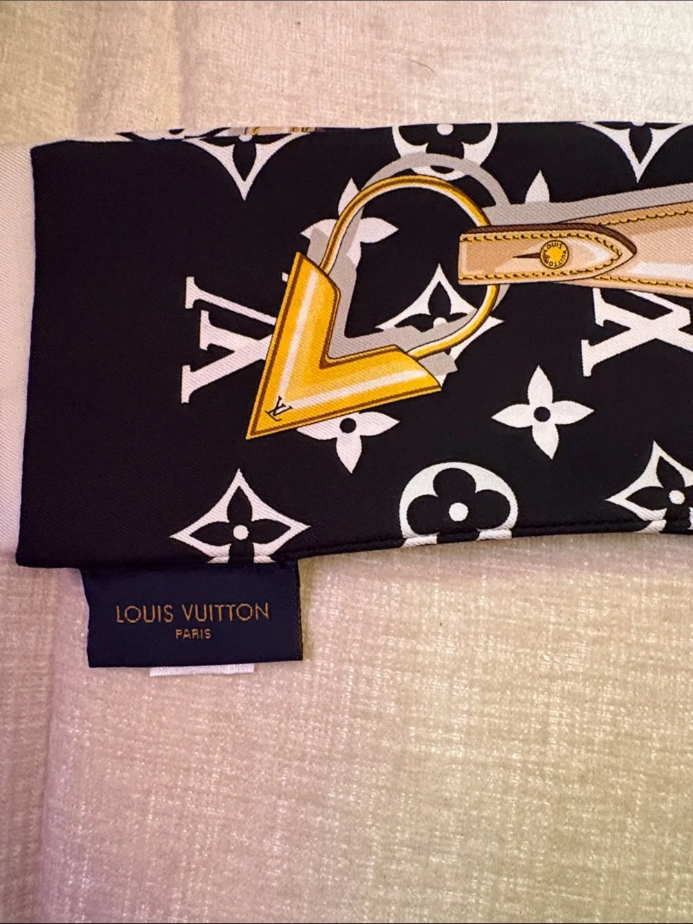 Louis Vuitton confidential monogram bandeau! 100% authentic